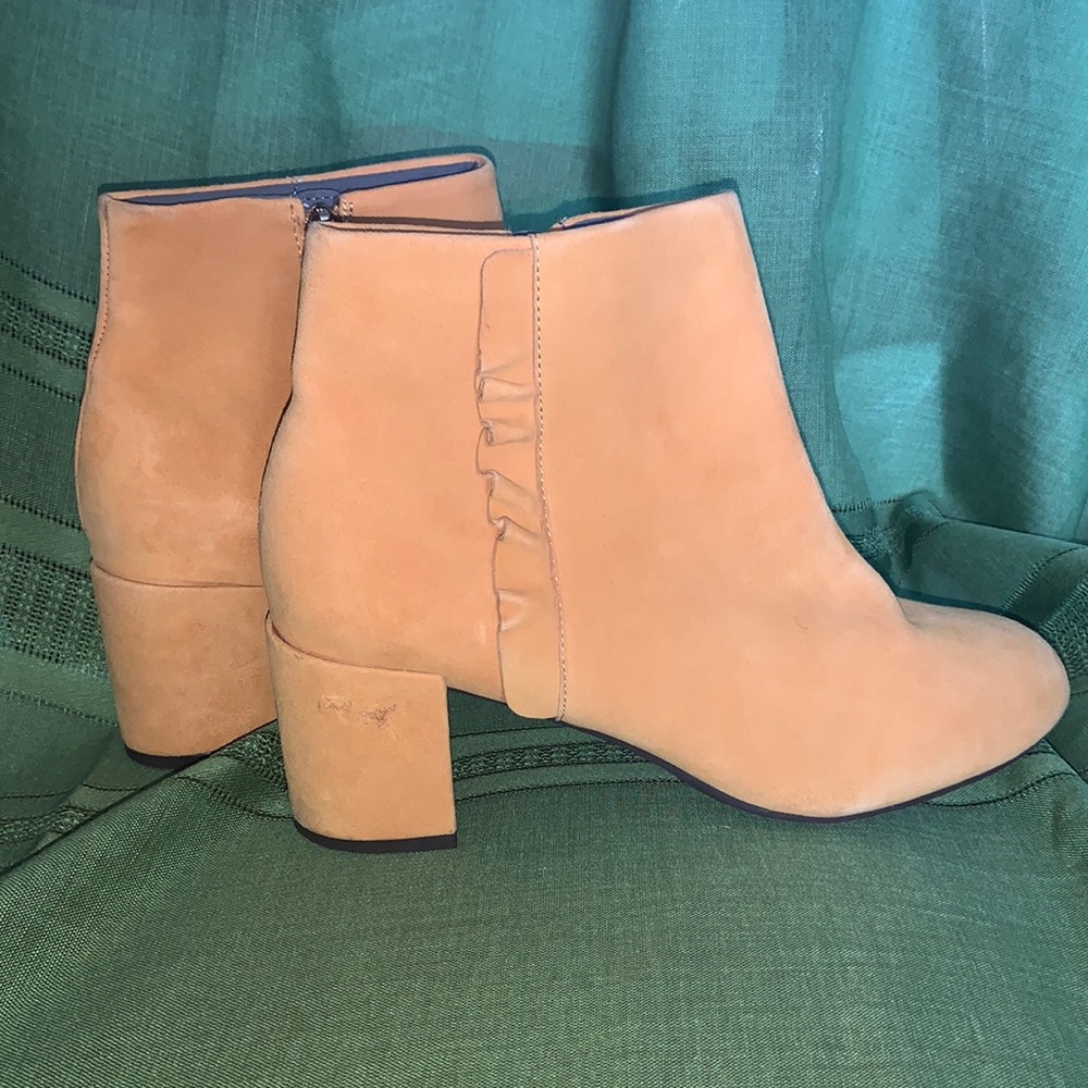 Rockport OAKLEE TOTAL MOTION sunflower ankle boots yellow ruffles size. 8